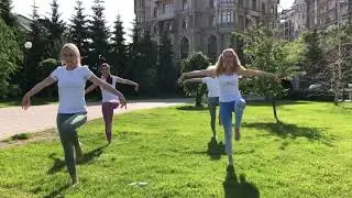 Танцевальная йога на природе.
