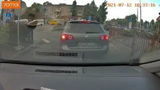 Свинья  на макдрайве.