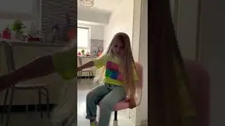 Купили стул к школе, но пришлось оставить в съёмной квартире 😩