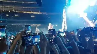 Metallica исполнила хит Виктора Цоя «Группа крови» в «Лужниках»