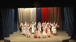Девчоночка  Возле речки