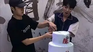 Birthday wishes for XiaoZhan 31st Birthday October 05 1991 143gg❤️🎂🥂🐰🦁💚#yizhanforever #bjyx#xiaozhan