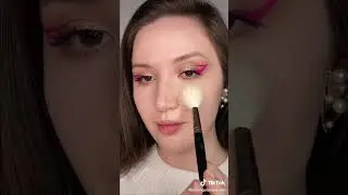 Новогодний мейк с ярким акцентом 