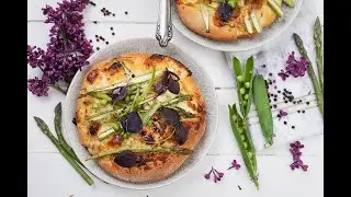 REZEPT: Knusprige Fladenbrote mit Spargel