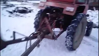 Трактор Т-25 и самодельный прицеп, вывожу навоз.