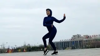 Танцуй пока молодая