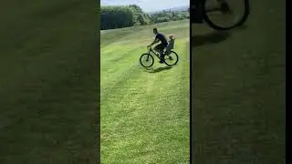 Kid bounces around in the back seat of a bike while her Dad cycles | CONTENTbible