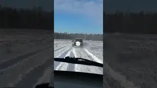 красоты русской зимы.УАЗы бороздят снежные поля. 