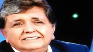 Alan García Pérez canta y se emociona.