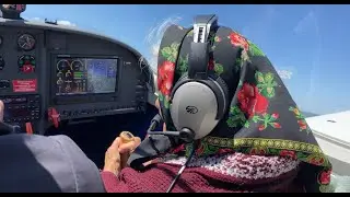 Баба Ріна в 90 років керує літаком!!!