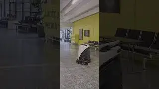 Ночное нападение робота-уборщика.