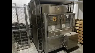 Machine for packaging bars and croissants