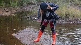 Wet autumn walk in hunter wellies