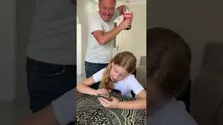 Папа с дочкой это так мило 