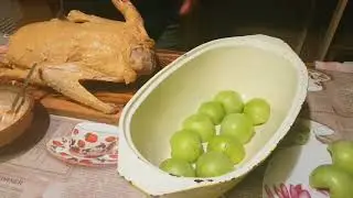 Гусь с яблоками в духовке