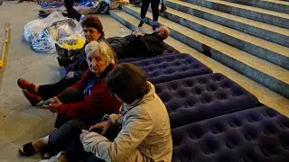 პარლამენტთან შიმშილობა დაიწყეს შუქრუთელმა ქალებმაც