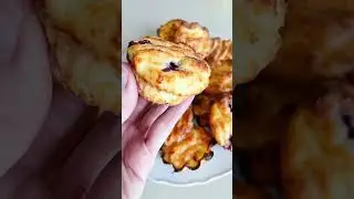 Сырники в духовке с ягодами
