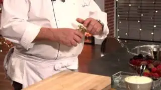 Bjud på pannacotta till efterrätt på nyår - Sveriges mästerkock (TV4)