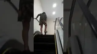 PRANK TELANJANG DI ESKALATOR !!! NO CLICKBAIT 