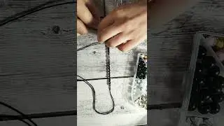 вяжем из пряжи акрил 🧶🧶🧶 браслетик #браслет #браслетсвоимируками #онкомама #вяжуизпряжи #пряжа