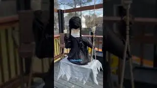 (Phrase 3) Menacing Molly can see dead people : 2023 : Spirit Halloween animatronics 