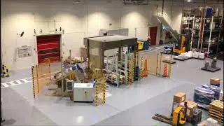 Inline pallet turner 