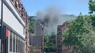 Incendio en un edificio de la calle Paladàuries en el barrio del Poble-sec