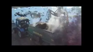 АНОНС. Погрузка сенажа в кормораздатчик 