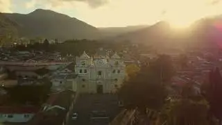 ¿Hace cuánto no te pierdes en la hora dorada de Antigua? ​