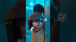 浴室吻戏原来是这样拍的。 