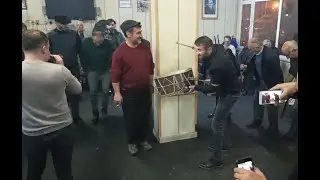 Eser Meydan Duvardan Ritim Çıkarıyor :) @EserMeydan