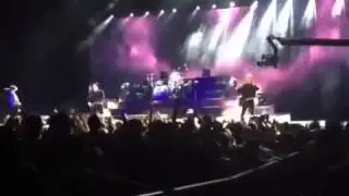 Uma Thurman - Fall Out Boy live