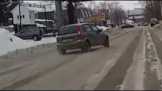 Занос при перестроении.