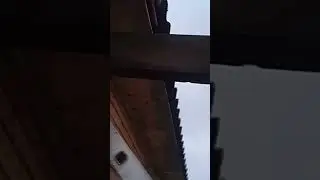 Встановив першу стропілу