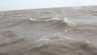 В Мариуполе разыгрался шторм на море. Часть 2
