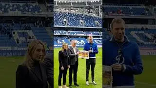 выиграл квартиру за билет на футбол. 