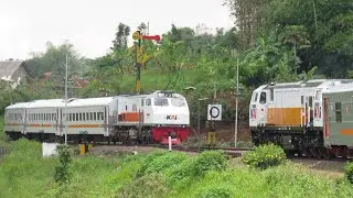 PERSILANGAN EPIC! KERETA API JARAK JAUH HARUS MENGALAH TUNGGU SILANG