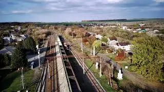 ВЛ11 с грузовым составом бежит через станцию Долбино ЮВост РЖД