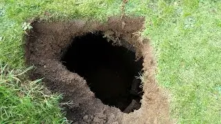 ПОСРЕДИ ЛЕСА Я УВИДЕЛ НЕОБЫЧНУЮ ЯМУ,И РЕШИЛ ПОДОЙТИ К НЕЙ!!