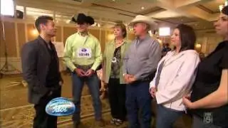 Ryan Seacrest jokes with John Wayne Schulz's family