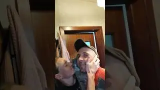 Анюта провожает меня на работу