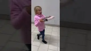 Ксюша и торт 🍰  1 часть