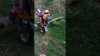 3 эндуриста vs бревно