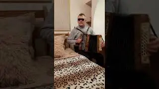 Jauns un traks tu  puika  esi  bijis...lauzdams  savu  zelta  gredz.......