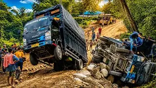 Dangerous Incident !! Tragic Truck Overturn Accident on an Extreme Road