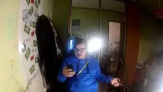 Зарабатывает на жизнь минетом