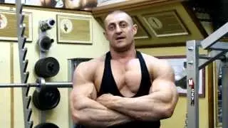 Чемпионы WFF WBBF в спортивном клубе Мускул
