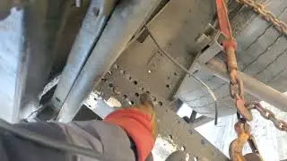 Установил буксировочные серьги на полуприцеп.