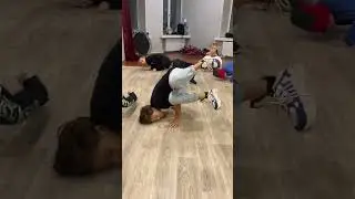 Как научиться делать беби фриз обучение брейк данс🤸‍♀️