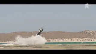 Roderick Pijls oefent voor het kitesurfen op het gifmeer